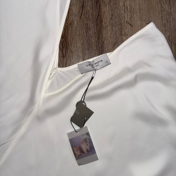 Lola & Sophie • V Neck Batwing Tie Sleeve Blouse - Picture 5 of 13